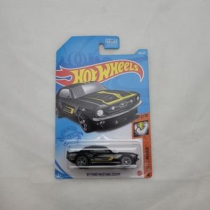 Hot Wheels '67 Ford Mustang Coupe MUSCLE MANIA